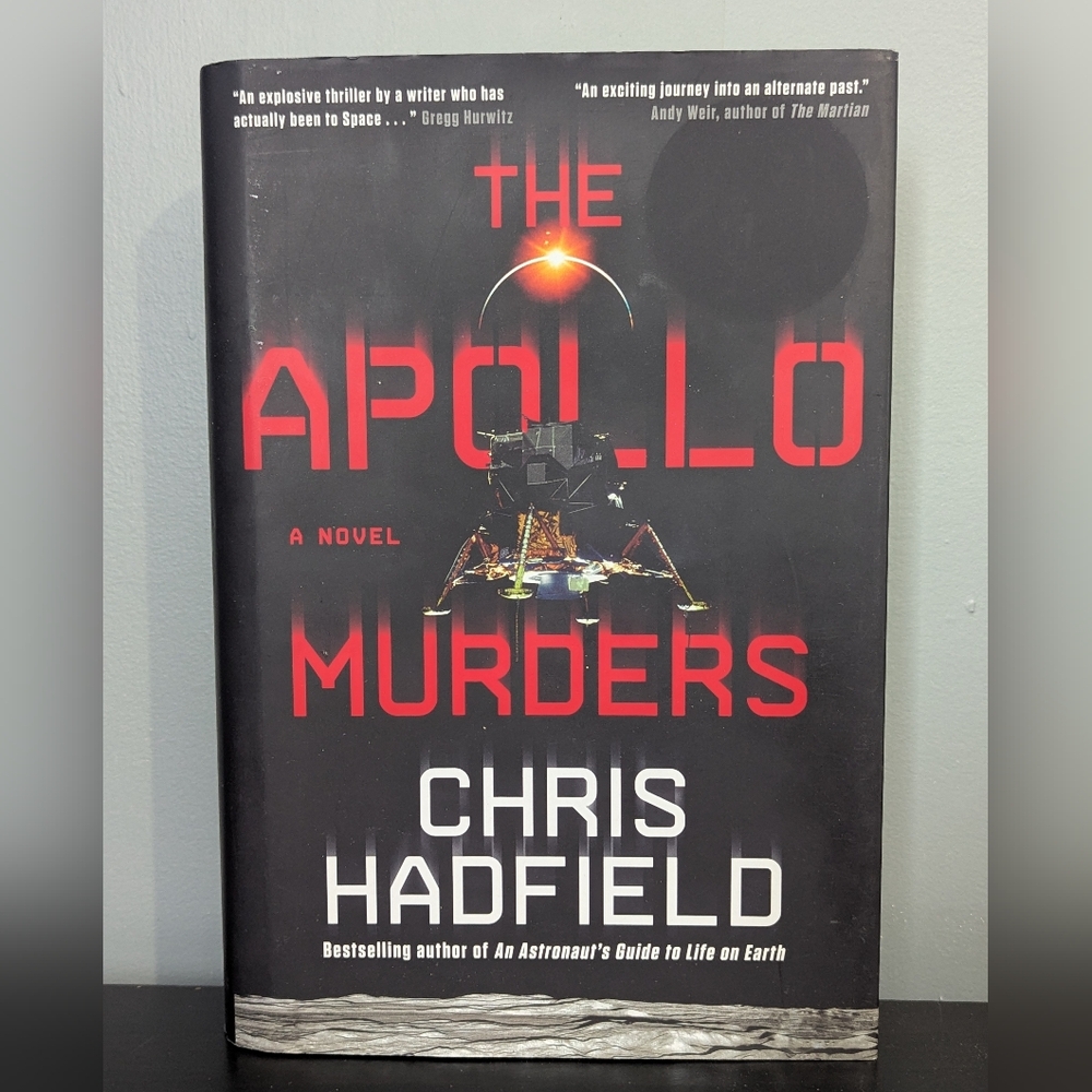 4/$10 📚 The Apollo Murders by Chris Hadfield